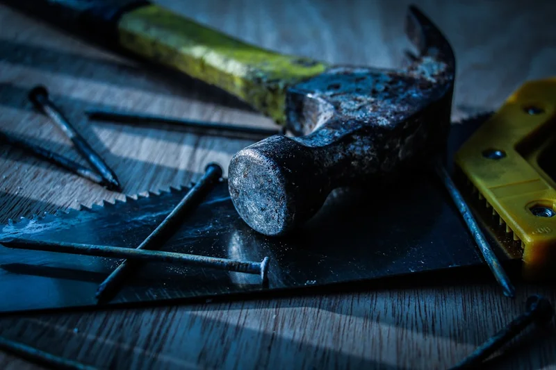 Kalapacs es furesz szogekkel - szerszamok